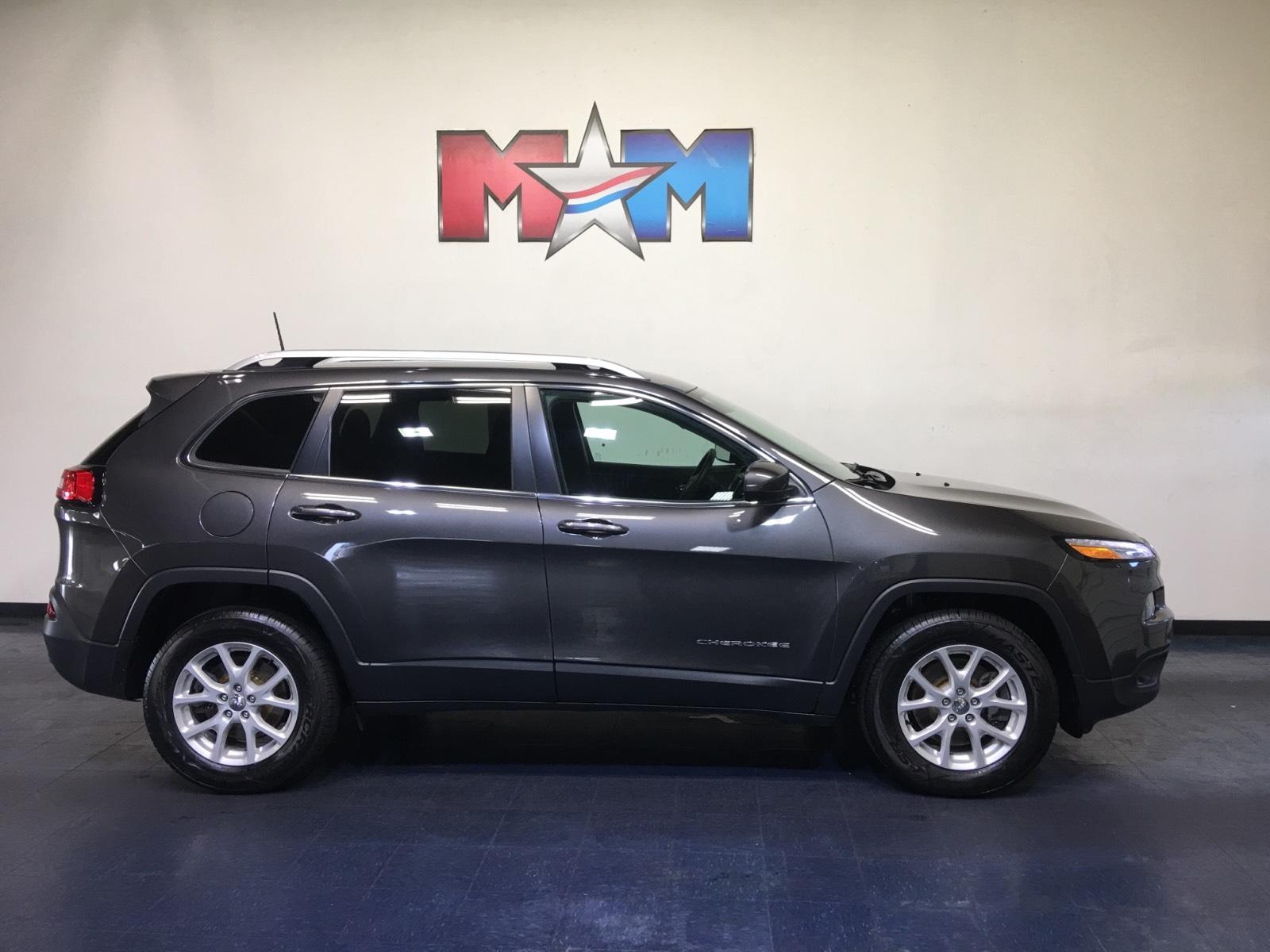 Pre-Owned 2017 Jeep Cherokee Latitude 4x4 Sport Utility in ...